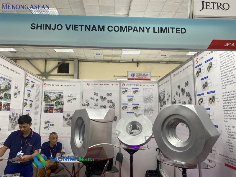 Nhiều công ty giới thiệu Robot, AI tại triển lãm công nghiệp toàn quốc