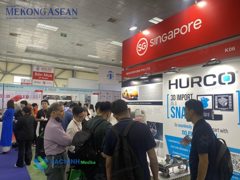 Nhieu Cong Ty Gioi Thieu Robot Ai Tai Trien Lam Cong Nghiep Toan Quoc 8425
